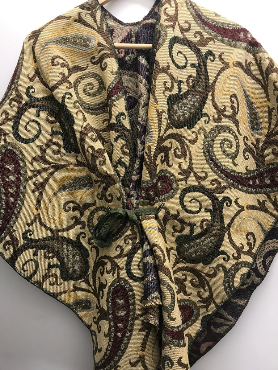 monikasartbtq's tweet photo. New arrivals this week! Just in time for Mother’s Day! Shawls made by @coastalstormg on Vancouver Island! Be sure to come get one for your mom! $65-$85 Perfect for summer nights and fall transitions into Fall 2019! #fall2019 #fashion #monikasartboutiquestudioandgallery #bc #fab https://t.co/BzkUgQ6QRN