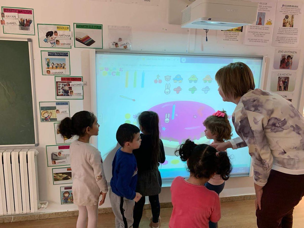 CodeBotsMedia's tweet photo. L'@escolalaguardia celebra la Jornada Tecnològica 2019 - https://t.co/nNNqdDl0IU @reportEducacio @SVHeducacio @AjuntamentSVH @aliancesmagnet #coding #robotics #Magnet #SinapsiNodes @tafanodes #tecnologia https://t.co/w2gySQpFka