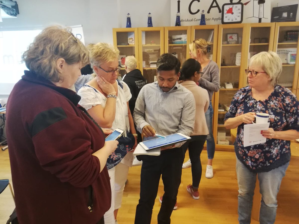 Fantastiska Evelina berättar om sin resa från avslutade studier fram till jobb. Jobb handlar om så mycket mer! det handlar om identitet, sociala möten och skräckfyllda fikarasten. Seminarium om tekniska hjälpmedel youtu.be/kgWfaeE2z6A #hjälpmedel #arbetsterapi <a href="/Arbetsformed/">Arbetsförmedlingen</a>
