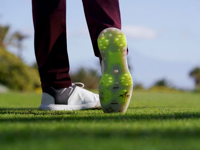MyGolfWay's tweet photo. Los zapatos @Inesisgolf 2019 se ganan el reconocimiento @MyGolfSpy por su increíble calidad/precio. Aquí te descubrimos todos los secretos de sus estupendas líneas Inesis Grip Dry y Inesis Grip Waterproof https://t.co/h11IOYB5k9 https://t.co/mv2UZTN8d7