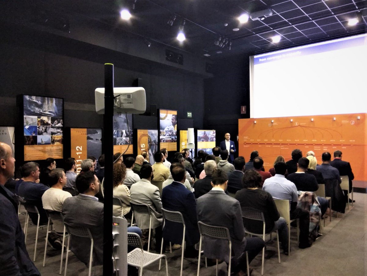 Sistelec's tweet photo. Hoy estamos en Alicante, en la presentación del #ePMP3000 @CambiumNetworks, tomando nota sobre la solución definitiva para garantizar la transformación del #WISP y su evolución en el mercado #Wireless ✍️. https://t.co/XLuyynflUI