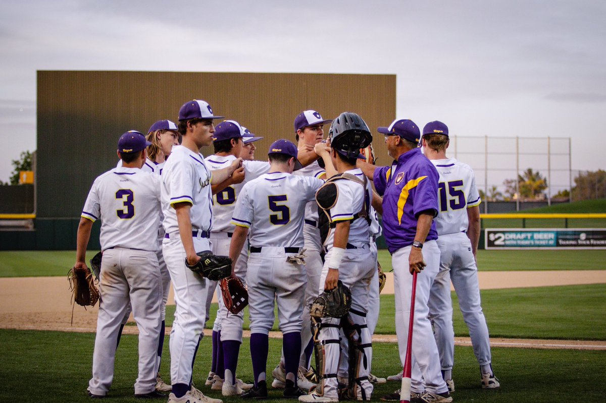 JDigosPhoto's tweet photo. Carry on. Together. 

#YearOfTheRabbit

🐇⚾️ https://t.co/xXOg9MKce5