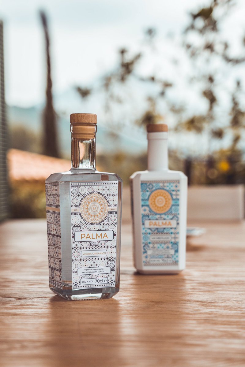 MallorcaDist's tweet photo. 🇬🇧The latest addition to Mallorca Distillery’s line up is the Organic #PalmaVodka with its unique flavour profile that comes from the Flor de Sal salt from Es Trenc.
#mediterranean #mallorcadistillery #PalmaGinebra #PalmaGin #GinPalma #PalmaVodka #Vodka #vodkadistillery https://t.co/FviQqjIvhb