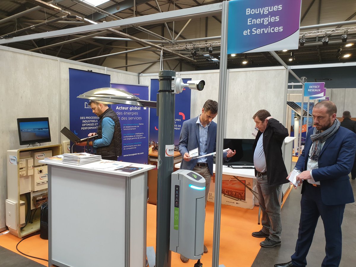 fre2bois's tweet photo. Les équipes @Bouygues_ES en préparation du #salonTEEP @SIEL42 .
Venez découvrir la #citycharge et notre #citybox. https://t.co/qRZEghBkWZ