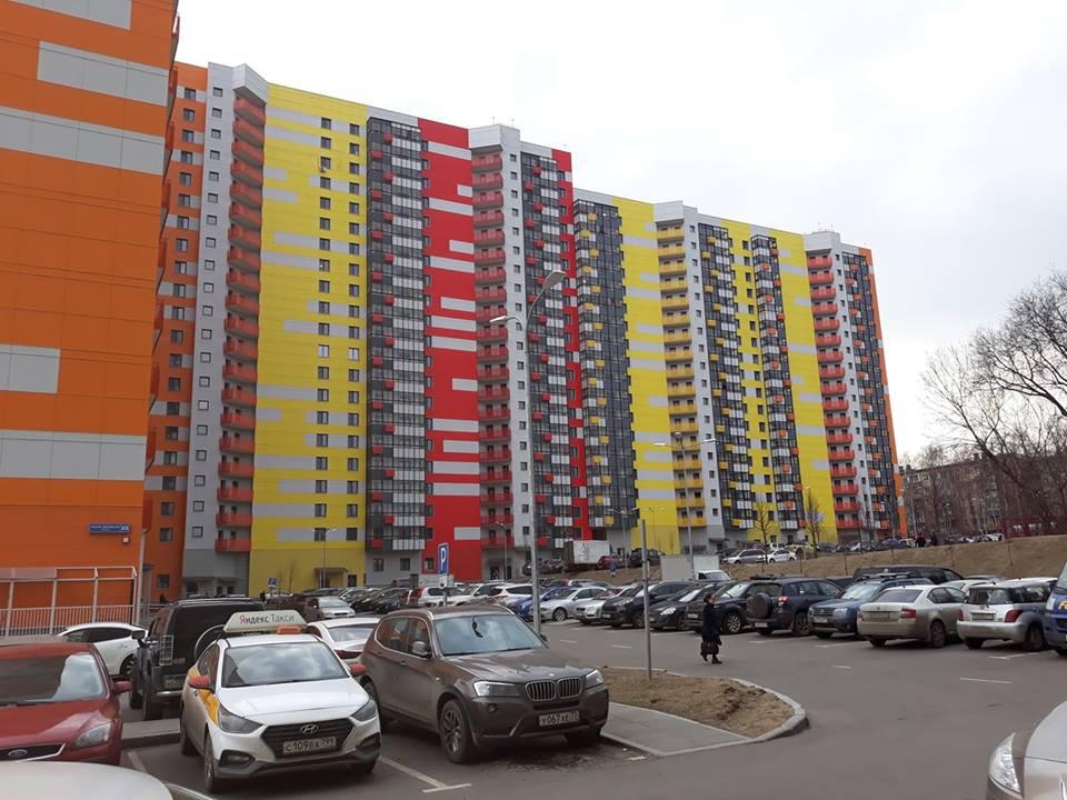 Безумный трындец хреновации на М. Филевской...
Вы еще живете в малоэтажном зеленом районе?
Тогда мы идем к Вам!

Twitter спрашивает, кто на этой фотографии? А у меня нет цензурных слов...