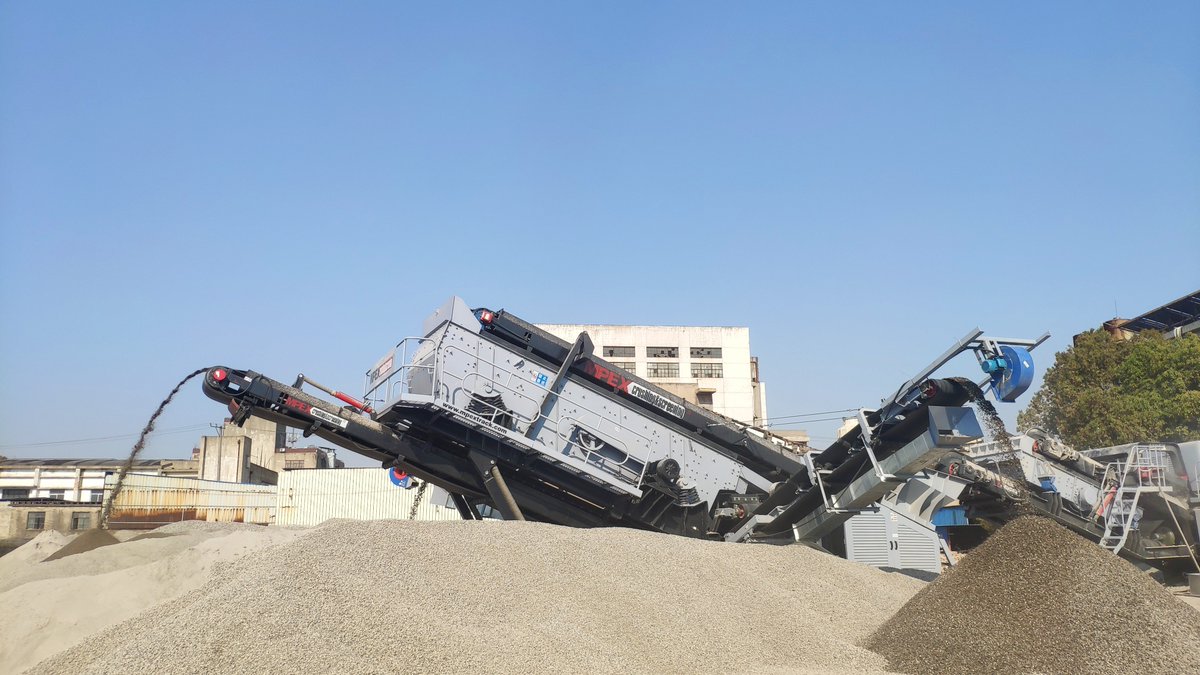 mpexcorporation's tweet photo. #MPEX tracked mobile #crushing & #screening #plants provide high production without sacrificing mobility and are ideal for on-site crushing. #crusher #mobilecrusher #screens
https://t.co/LwrYU9GDyl https://t.co/Thqe8Ocxi2