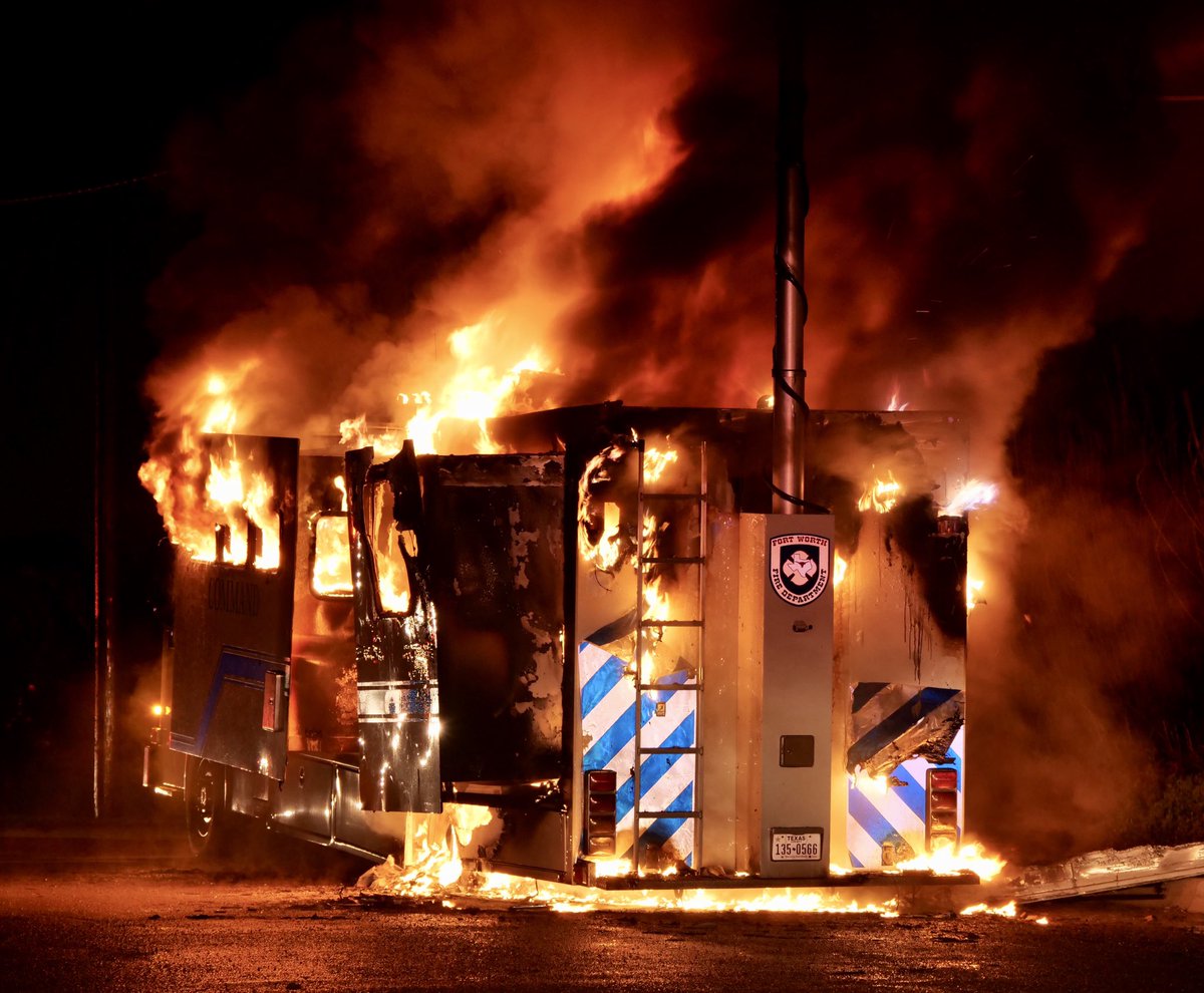 FortWorthFire's tweet photo. During the incident FWFD’s Mobile Command unit caught fire. Not related to the incident and no injuries occurred. P/C FWFD G Ellman https://t.co/PikHU6cwg9