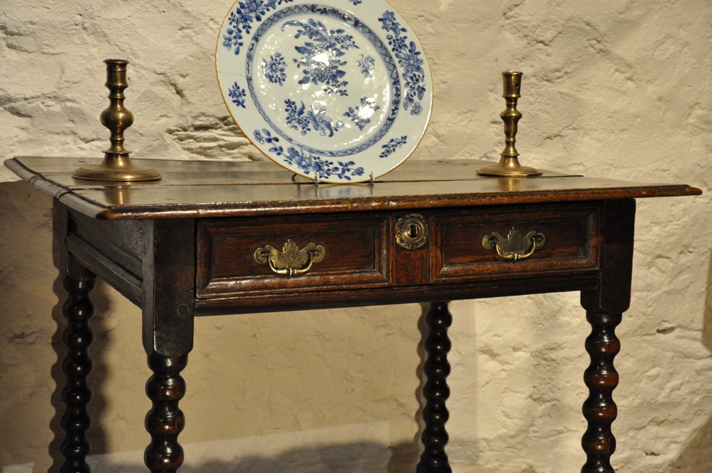 jackie_simonini's tweet photo. A Pretty Late 17th Century Oak Side Table. English. Circa 1690. Visit us for more-https://t.co/Zvnbtr34fE
#SideTable #Tables #OakSideTable #OakFurniture #Antique #HomeDecor #InteriorStyle https://t.co/ObygYkIlUV