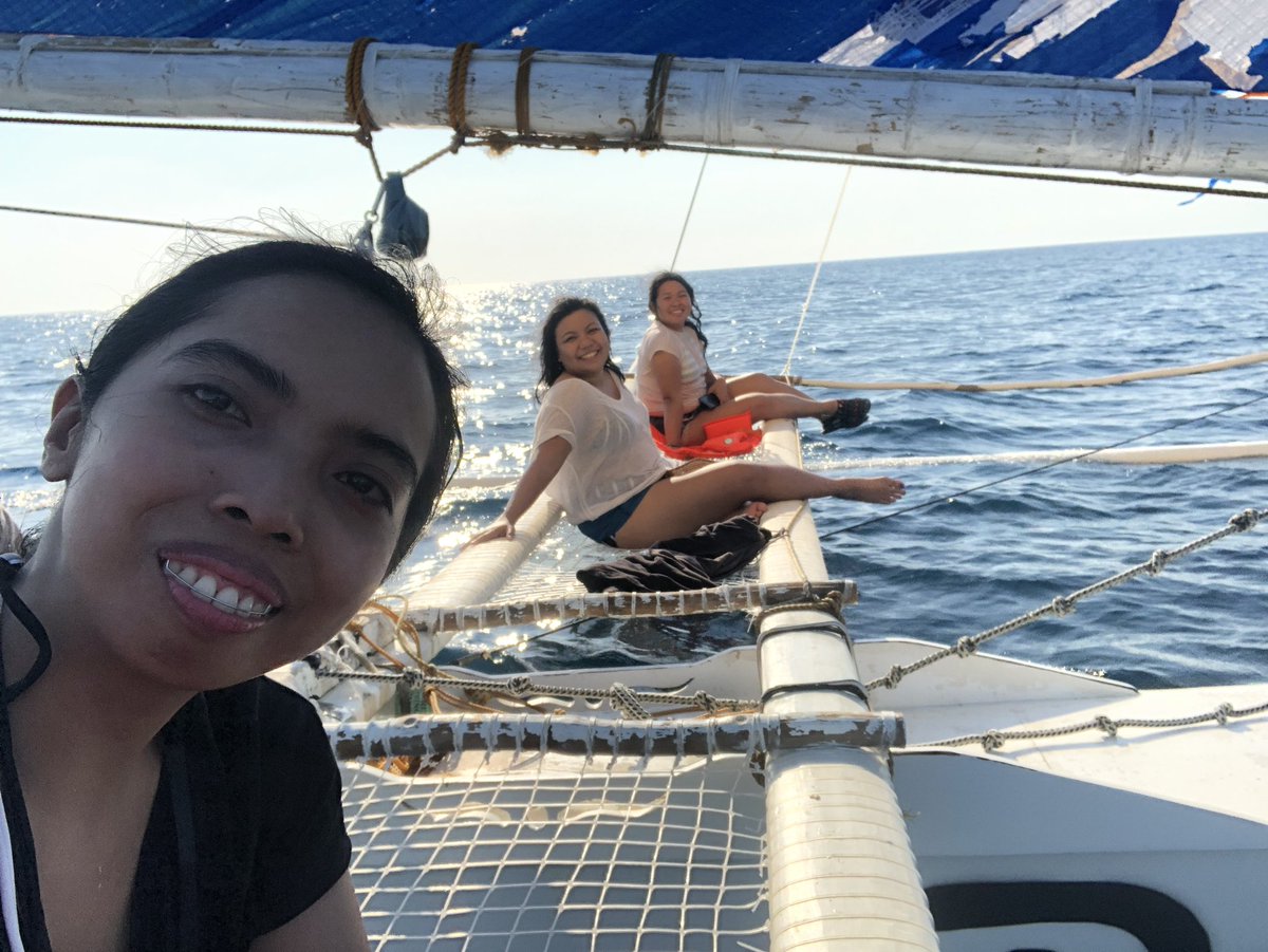 simplydeka's tweet photo. with the #goldenhour girls @roch @iyannahgozun 😘😘😘
should’ve been here, @angiedesu228 https://t.co/v2qLGycEvN