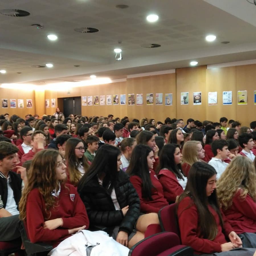 PadreDamianSSCC's tweet photo. 📖, 🌹, ✍️ i 💭 els protagonistes dels jocs florals que ahir vam celebrar també a la #esopd i #btxpd Felicitats als guanyadors! 🏆 #vivimleslletres https://t.co/ezJaMiAjvf