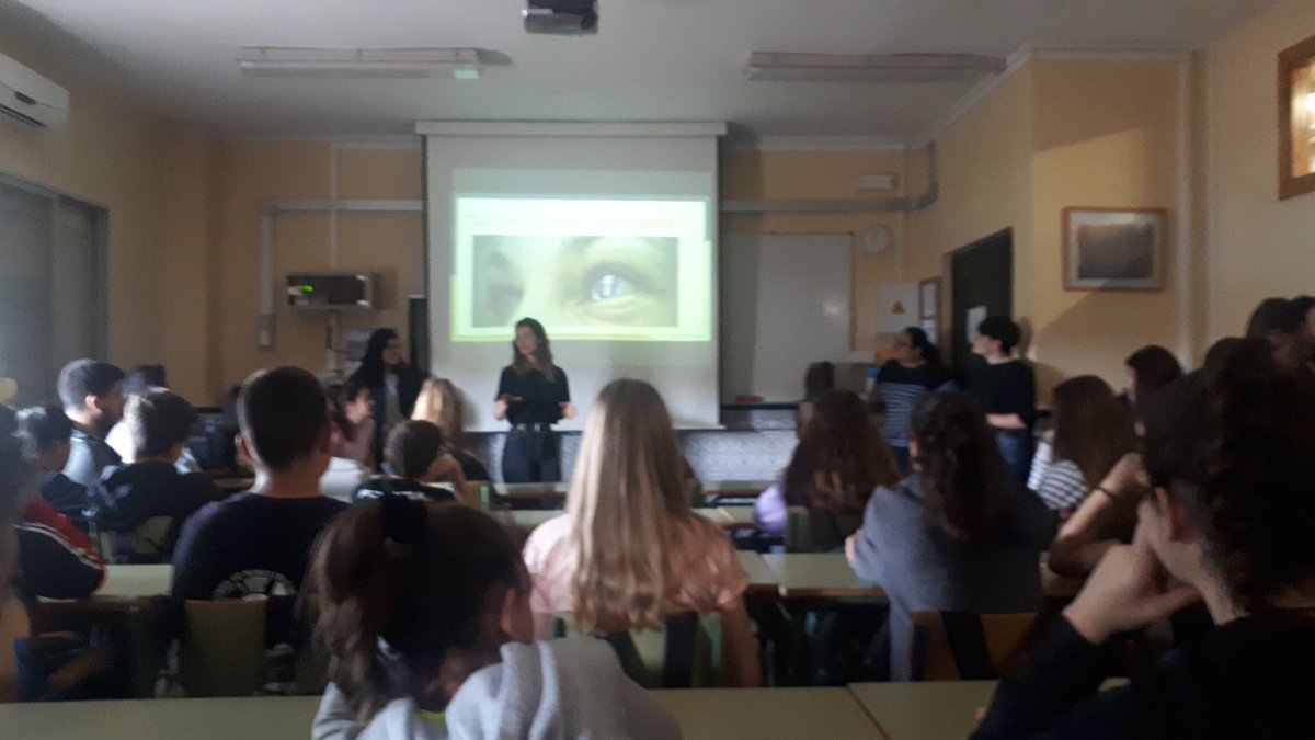 FP_eel11's tweet photo. Taller #NosoymiInstagram "piensa si lo que publicas en internet te etiqueta y empobrece realmente lo que eres" @FP_nra22 @MarketTeacher @mariajesuscha #Fpdigital https://t.co/gndD2gn914