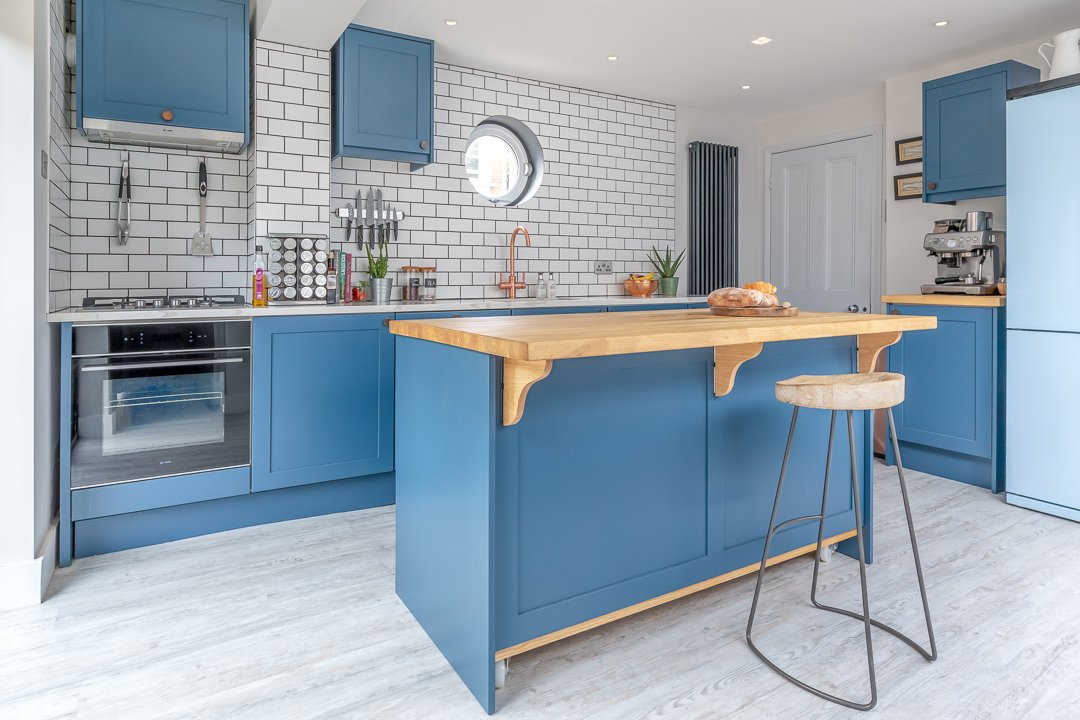 MarkTaylorDes's tweet image. The big reveal: Dreaming of a timeless kitchen design, which looks bespoke but comes without the higher price tag? On our blog, discover our new MeThD kitchen range collection where style &amp;amp; affordability are key #fittedkitchen #kitchenrange marktaylordesign.co.uk/how-to-get-a-b…