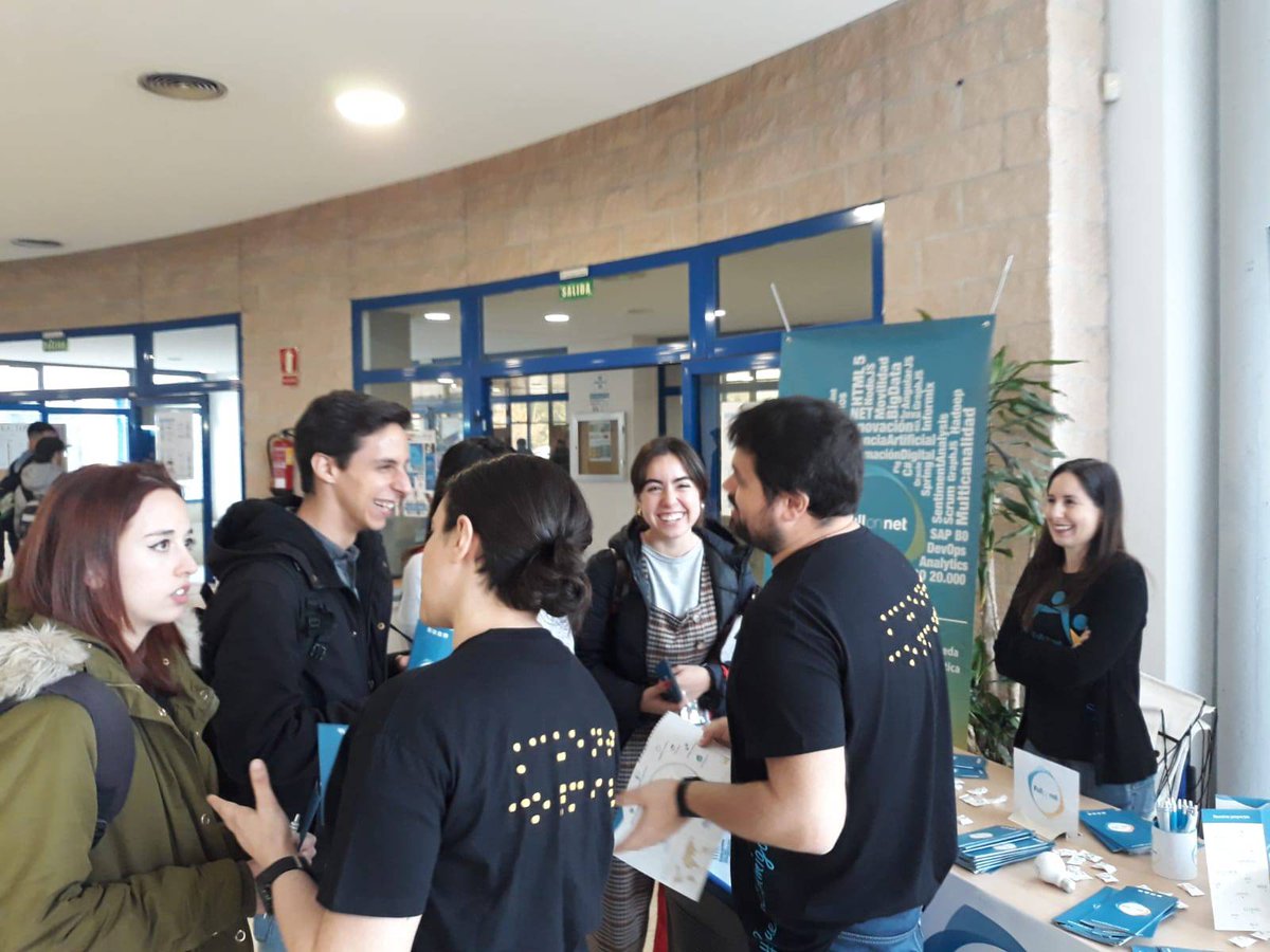 FullOnNet's tweet photo. Qué bien lo estamos pasando en el foro de empleo de la #UPM 
#FullOnNet  #Futuro #SomosFuturo #Talento https://t.co/yXqTXAs9hJ