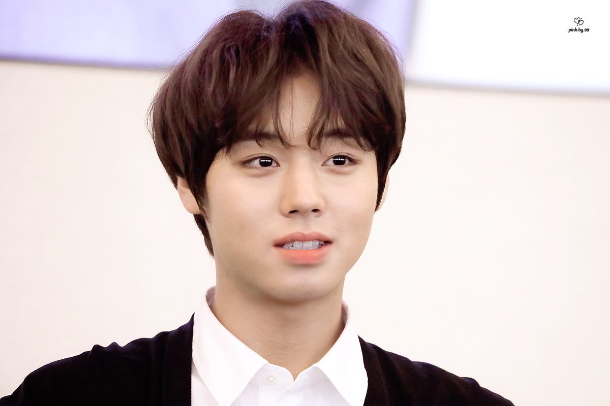 pinkby99's tweet photo. 190420 포에버앤제이랩 팬싸인회
지훈이 안녕 안녕 👋🏻👋🏻

#박지훈 #jihoon #parkjihoon https://t.co/zsp9f6bdDb