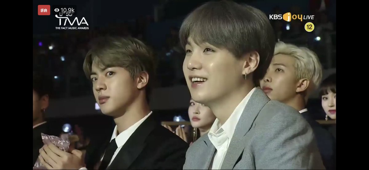 Nan_zekariko's tweet photo. น่ารักเกินไปแล้ว BTS #BBMAsTopSocial @BTS_twt #ThefactMusic https://t.co/Gf0vJkKI2j