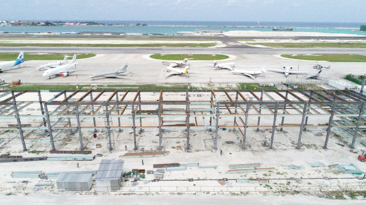 MACLmedia's tweet photo. New Cargo Terminal Complex update @VelanaAirport 
Foundation  anchor bolts installation &amp; Storm water ditch construction are completed.
Steel structural columns &amp; Beam erection works in progress
#VIAdevelopment https://t.co/pdmjPfJXbO
