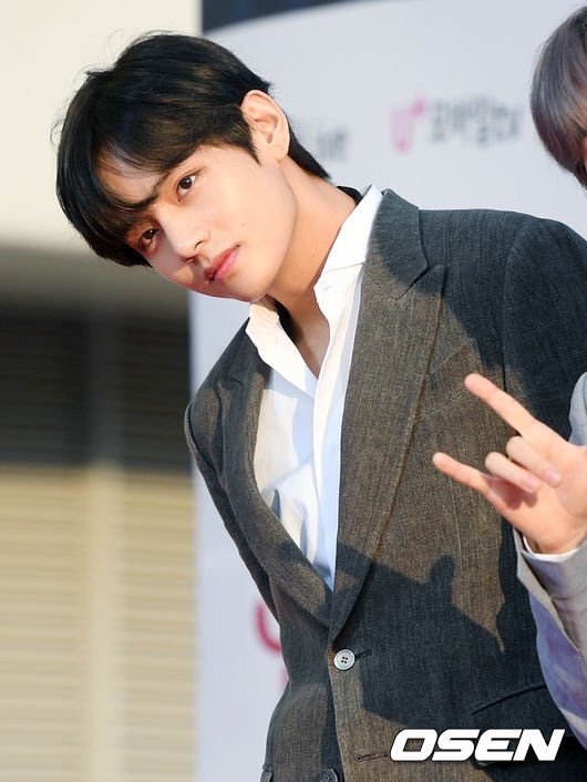 V BTS ubah warna rambut