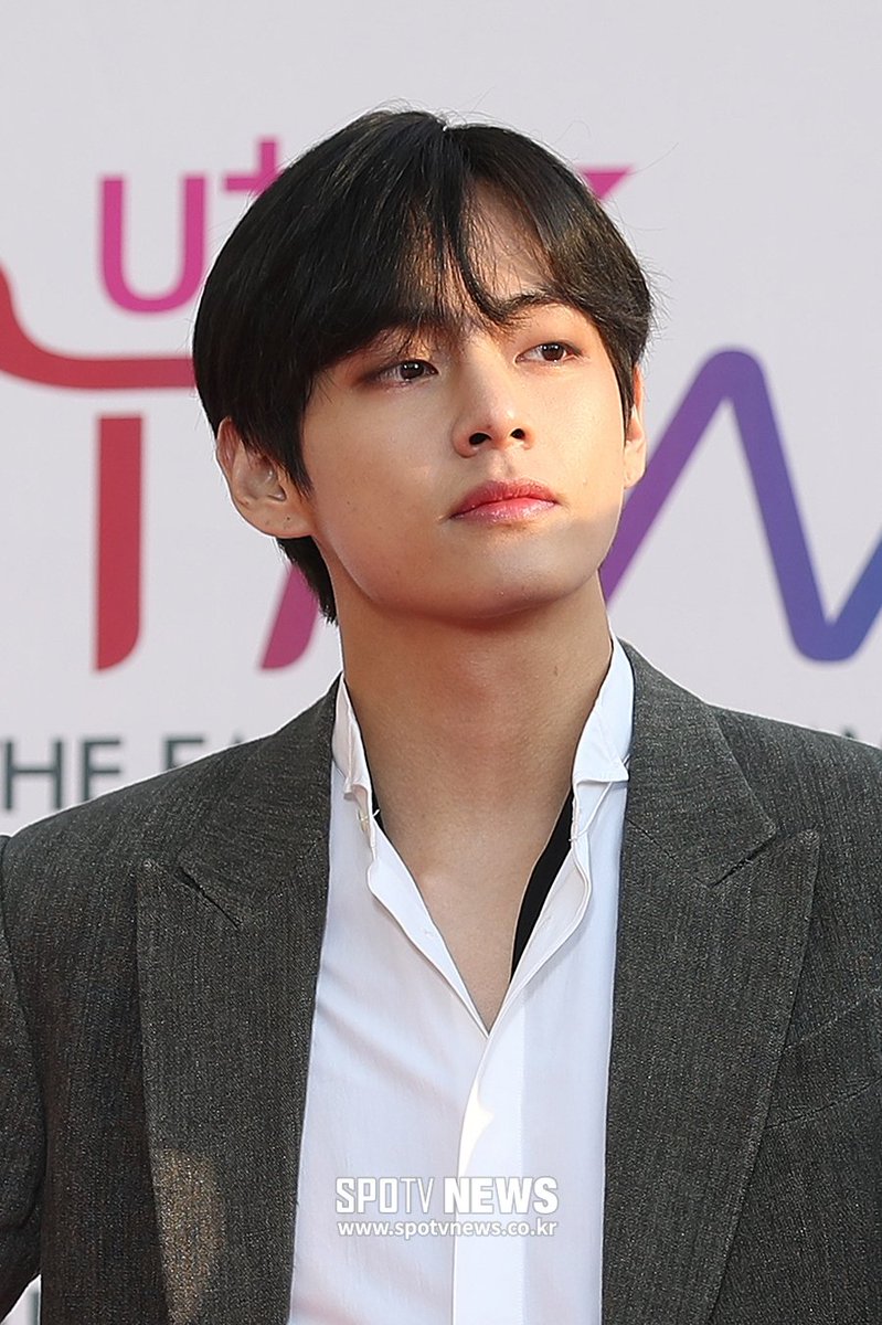 V BTS ubah warna rambut