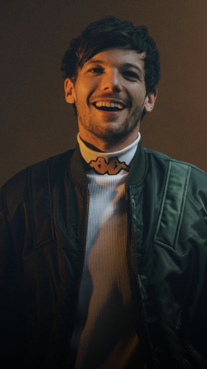 solouis12's tweet photo. Louis in green >>>>>
#BBMAsTopSocial Louis Tomlinson @Louis_Tomlinson https://t.co/KdZcC40qGv