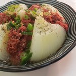 新たまねぎとコンビーフでおかずにもお酒のつまみにもピッタリのレシピ!