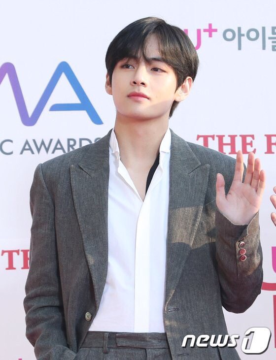 KIMTATA0218's tweet photo. Oh ! My boys!!😭😭😭
Tae’s black hair !!!  🐯🐯🐯
It kills me!!💜💜💜💜💜💜
#BBMAsTopSocial
@BTS_twt https://t.co/YsZZsrx1Y1