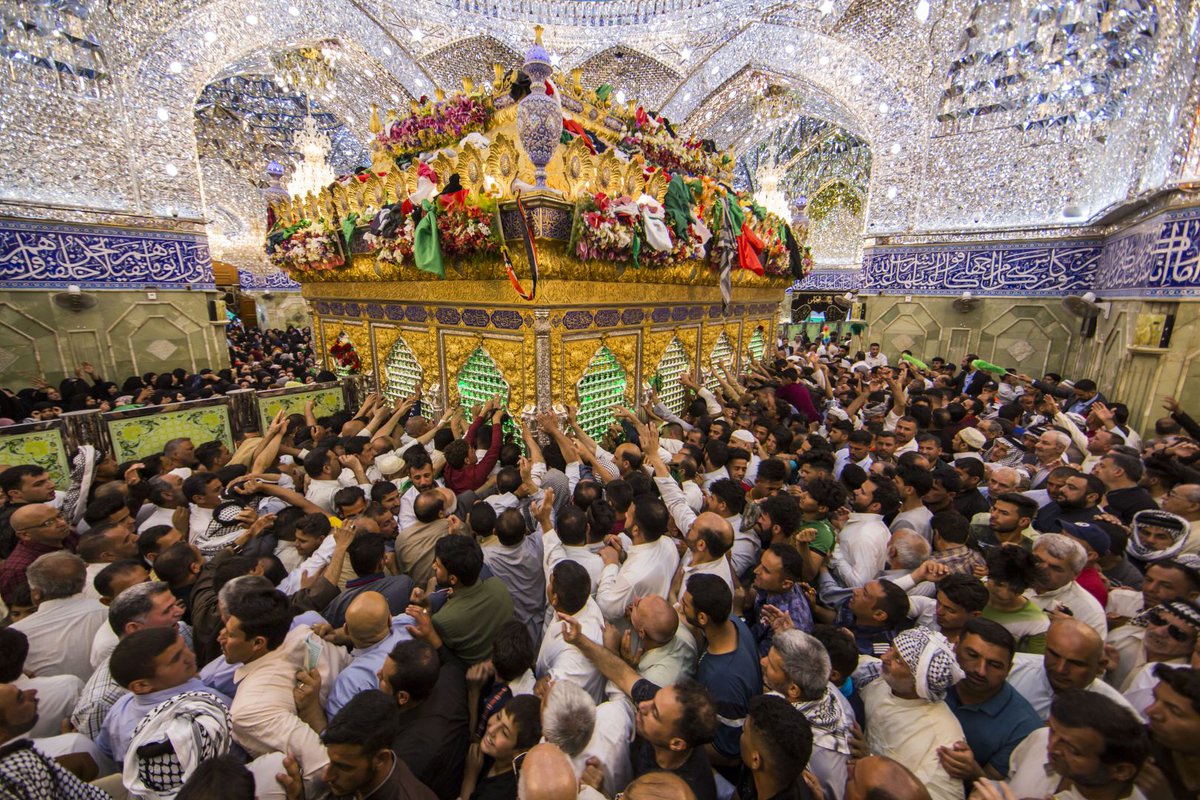 #العتبة_الحسينية_المقدسة
سَلامُ اللهِ وَسَلامُ مَلائِكَتِهِ الْمُقَرَّبِينَ وَأَنْبِيائِهِ الْمُرْسَلِينَ، وَعِبادِهِ الصّالِحِينَ وَجَمِيعِ الشُّهَداءِ وَالصِّدِّيقِينَ، وَالزَّاكِياتُ الطَّيِّباتُ فِيـَما تَغْتَدِي وَتَرُوحُ عَلَيْكَ يَابْنَ أَمِيرِ الْمُؤْمِنِينَ