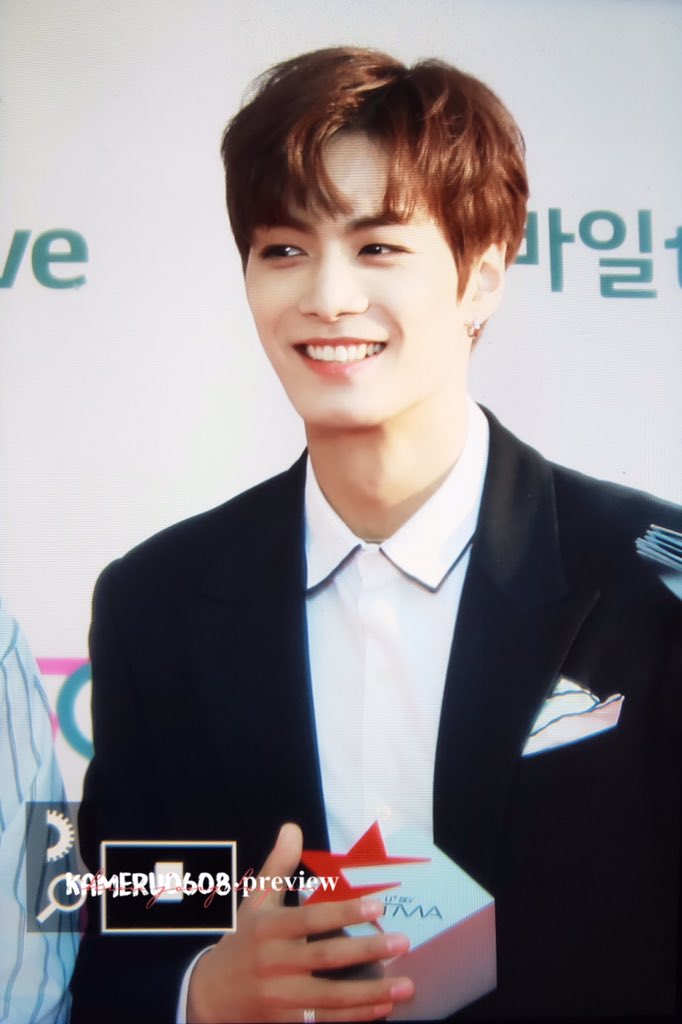 kameru0608's tweet photo. 0424 PREVIEW
#JR #김종현 #뉴이스트  
머리 예뻐 https://t.co/mtFbUHbotG