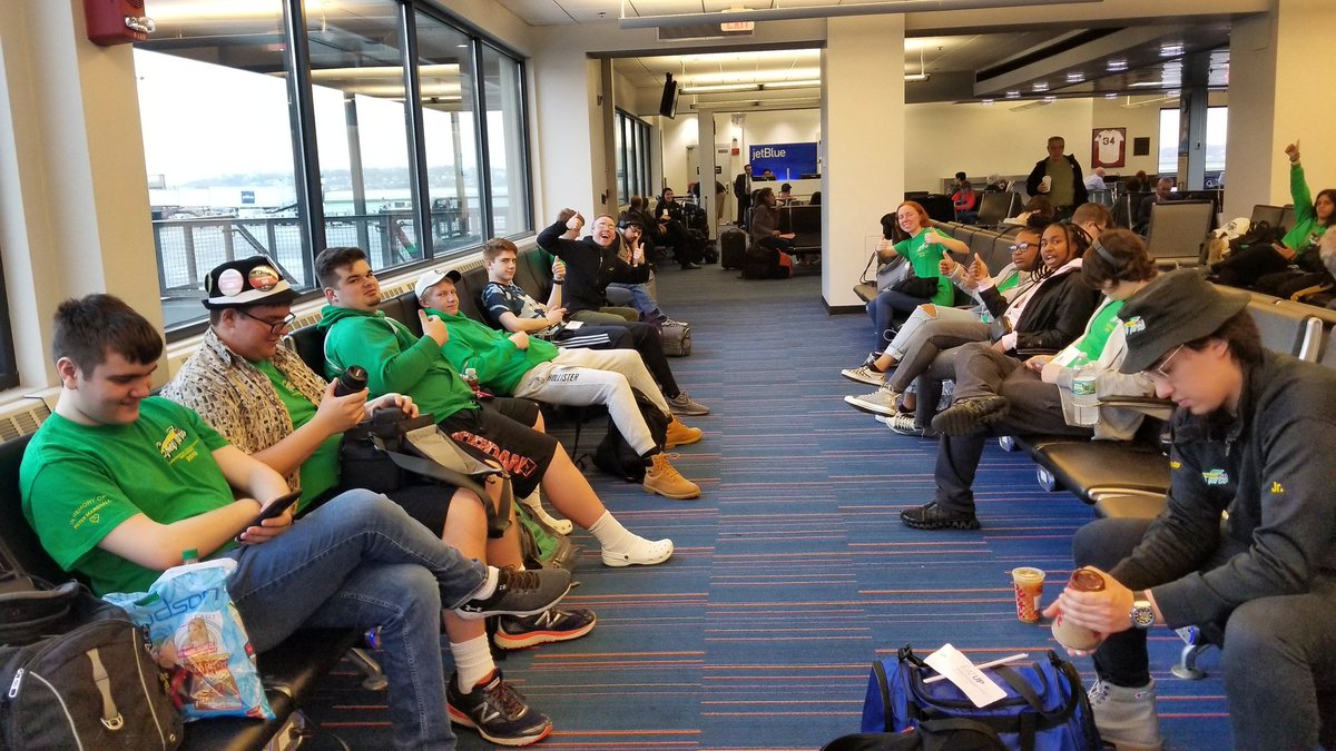 frcteam126's tweet photo. Step 2: Make it through TSA and get to the gate. #DetroitBound #FIRSTLaunch2019 #WorldChampsDetroit #FRC https://t.co/QnFKEoe2Kw