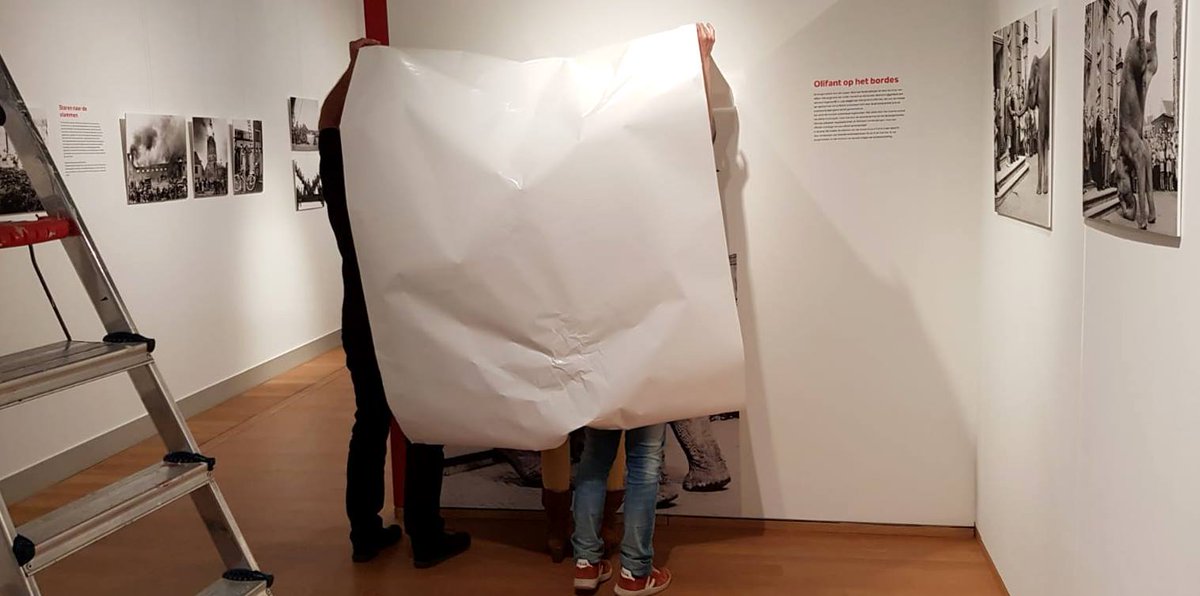 ZutphenGLD's tweet photo. RT MuseaZutphen: PICTURE THIS. Komende zondag opent de tentoonstelling Picture this! Schrijven met licht in het Stedelijk Museum Zutphen. Een tentoonstelling over fotografie als verhalenverteller met nog nauwelijks vertoonde foto’s uit het fotoatelier Ze… https://t.co/qsaVO99pBL