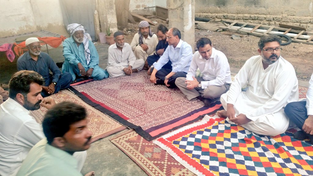 khattak_noman's tweet photo. Advisor law ,information and Anti-corruption @murtazawahab1 and Minister LG Sindh @SaeedGhani1 offering condolences with heirs of #AsmatJunejo ,assured them full support justice will be done iA https://t.co/9rjQDHM6YQ