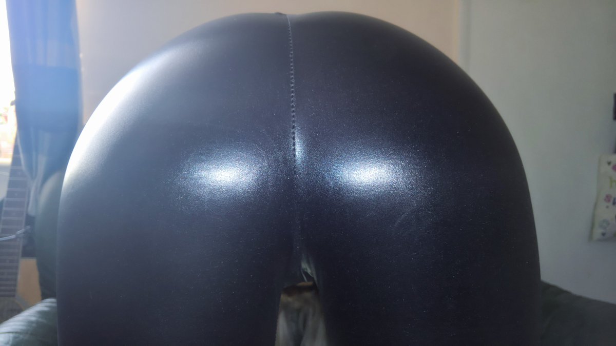 BettieHayward's tweet photo. I'm now about to head out as busy afternoon &amp; evening ahead of me! But just time for a set of #Asswednesday pics for my #Mistress &amp; #Fetish fans. #Fetishmodel #bendover #submissive #Dommination #Financialdommination #Dominatrix #findom #paypig #BDSM #Milf #catsuit #Glamourmodel https://t.co/7xx92O3nIe