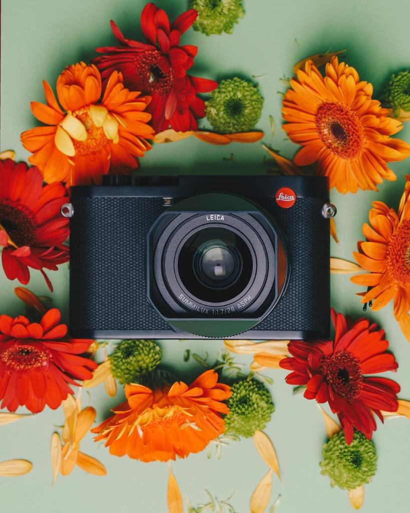 Up-and-coming French fashion photographer Emma Birski is certainly one to watch! Today, her obliging model for the Leica Spring/Summer collection is the new Leica Q2! 

Discover the Leica Q2 for yourself: bit.ly/2X2NsK2

(Photo: emmabirski // Instagram)

#LeicaCamera