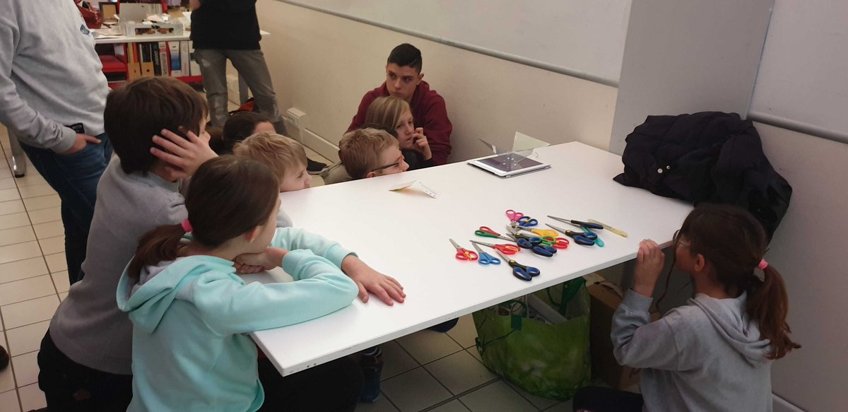 coderdojopd's tweet image. la magia della luce 😀 😀 😀 per piccoli e ... grandi !!
presso #TALENTLAB con #CoderdojoPD