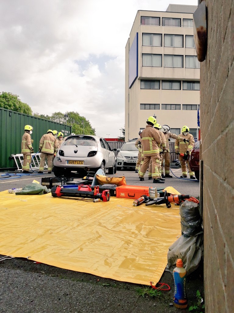 WSFRS_TRU's tweet photo. @WSFRS_TDA instructors demonstrating RTC rescue techniques to firefighters.
#FireRescueService #wsfrs https://t.co/fY0pSL983A