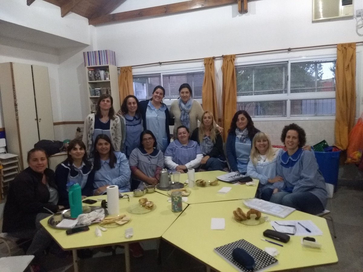 eligiuliani_'s tweet photo. Tarde de ABC Docentes en el Jardín de Infantes No 903 de Moquehua. Encuentro, diálogo y participación!!! @liliana_varel @susanacrespi1 @JefaturaR15 https://t.co/1F65YESL8r