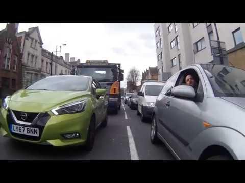 Video: London driver deliberately knocks cyclist off bike dlvr.it/R3PwJS