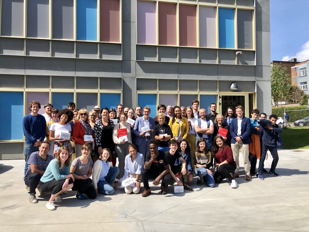 Scholierenstem's tweet photo. Je kan #destemvanscholieren lezen op https://t.co/Gh0iQx6x5F

Boordevol vragen van de leerlingen voor het onderwijs van de toekomst. https://t.co/2zcwEPws9F