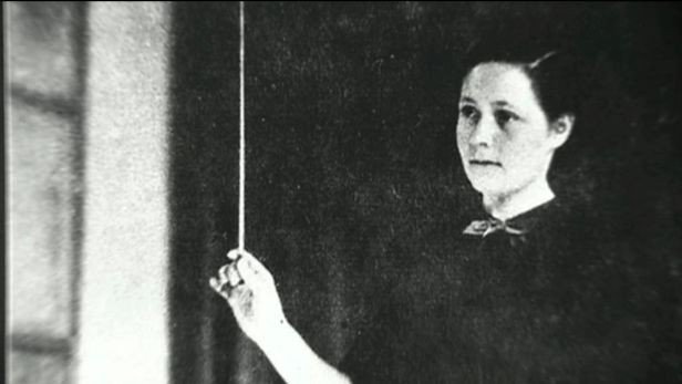 Vítězslava Kaprálová was the 1st woman to conduct the <a href="/BBCSO/">BBC Symphony Orchestra & Chorus</a> and the <a href="/CzechPhil/">Czech Philharmonic</a> in her early 20's. An equally brilliant composer, we're excited to perform her amazing Partita for Piano &amp; Strings this Sunday at <a href="/KingsPlace/">Kings Place</a> with <a href="/norikogawa/">Noriko Ogawa</a>. #womencomposers

kingsplace.co.uk/whats-on/class…