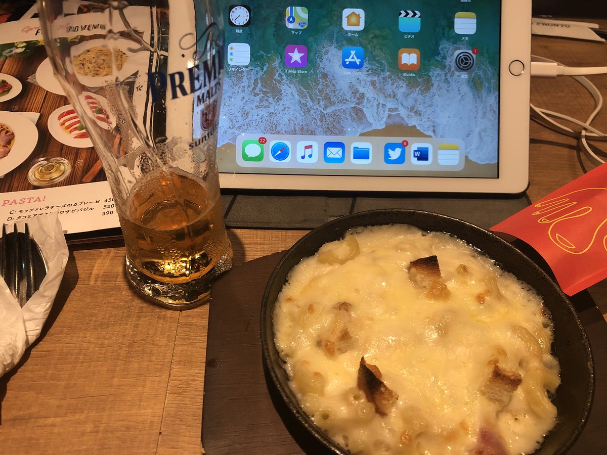 イナダシュンスケ 先日プロントで仕事してたら 隣の一人飲みのお姉さんがオーダーしたグラタンから強烈なチーズ臭 まさかと思ってメニュー開いたらそのまさかのラクレット プロントの中の人 プロとして 無難に売れかつオペレーション簡易なメニューを