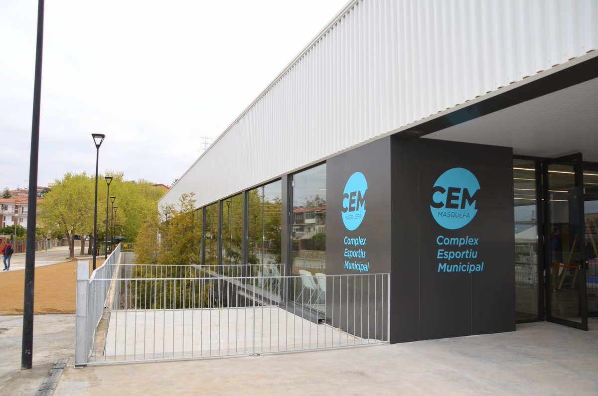 Fit4Life_ES's tweet photo. Hemos equipado el centro deportivo municipal #CEMMasquefa (BCN), inaugurado este mes, ¡con 15 bicis #StagesIndoorCycling SC1 y diversas máquinas de fuerza #Ffittech!🚴🏋👏😃¡Gracias por confiar en nosotros, @AjMasquefa, y que disfrutéis mucho de este nuevo equipamiento! #masquefa https://t.co/BoIzZwE0xV