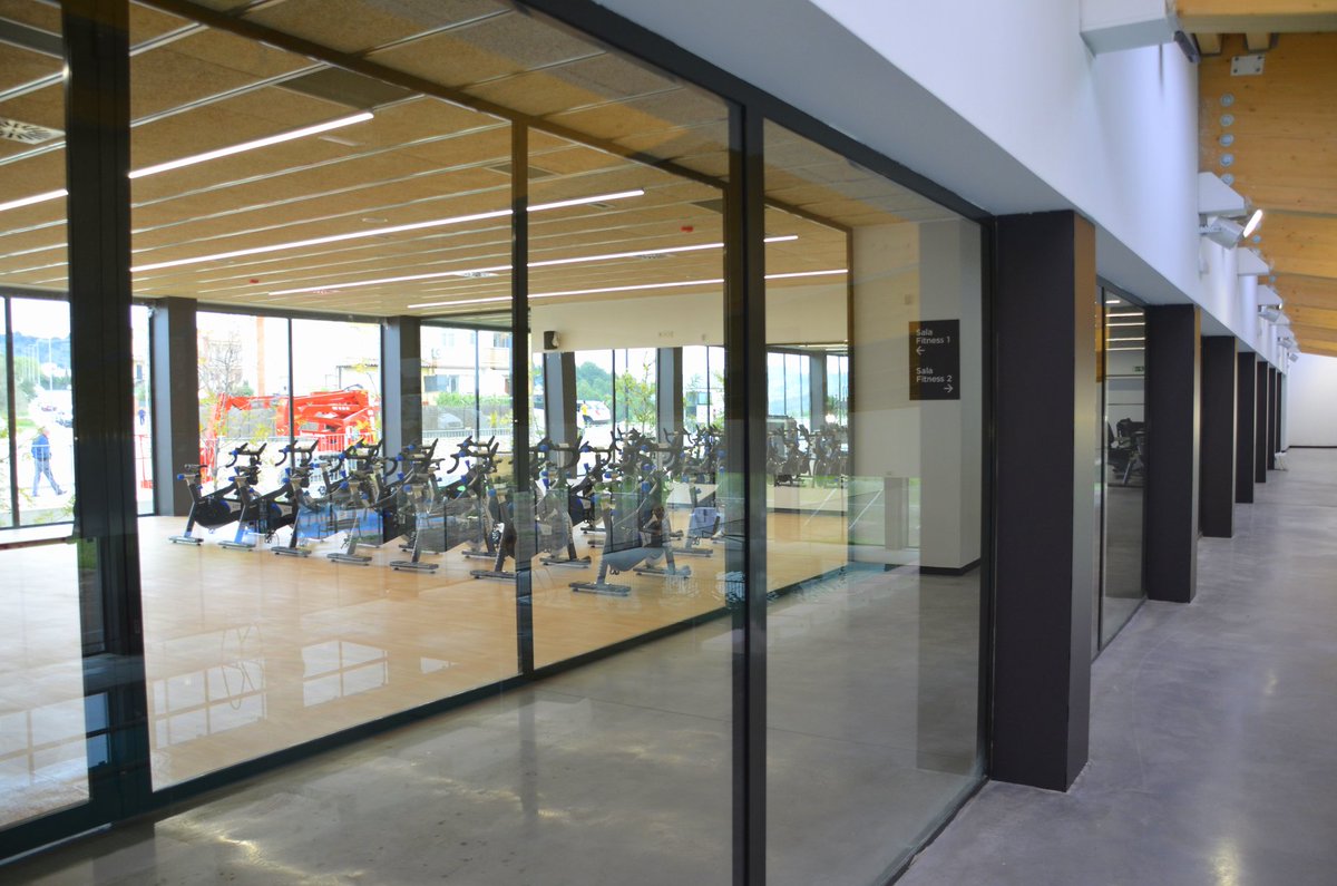 Fit4Life_ES's tweet photo. Hemos equipado el centro deportivo municipal #CEMMasquefa (BCN), inaugurado este mes, ¡con 15 bicis #StagesIndoorCycling SC1 y diversas máquinas de fuerza #Ffittech!🚴🏋👏😃¡Gracias por confiar en nosotros, @AjMasquefa, y que disfrutéis mucho de este nuevo equipamiento! #masquefa https://t.co/BoIzZwE0xV
