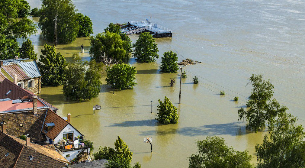 ClimateReality's tweet image. Climate change is coming for your food, health, and safety – but together we can turn this around bit.ly/2UmI7jh