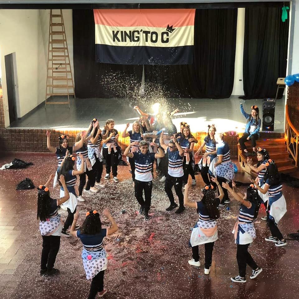 c_kingto's tweet photo. El 4 King'to C explota TODOO👑😈 🍻🎉🎊
🦁🦁Ayúdanos con tu MG 👉🏻❤️
@cutralfest_ok 🍀🍀 #mortafest #fiestadedisfraces #promo19 #egresados #fiestadeegresados #cutralco #plazahuincul
😏😏 https://t.co/V7ISG3WZQb✅ ✅ https://t.co/fx5vDCyfoE