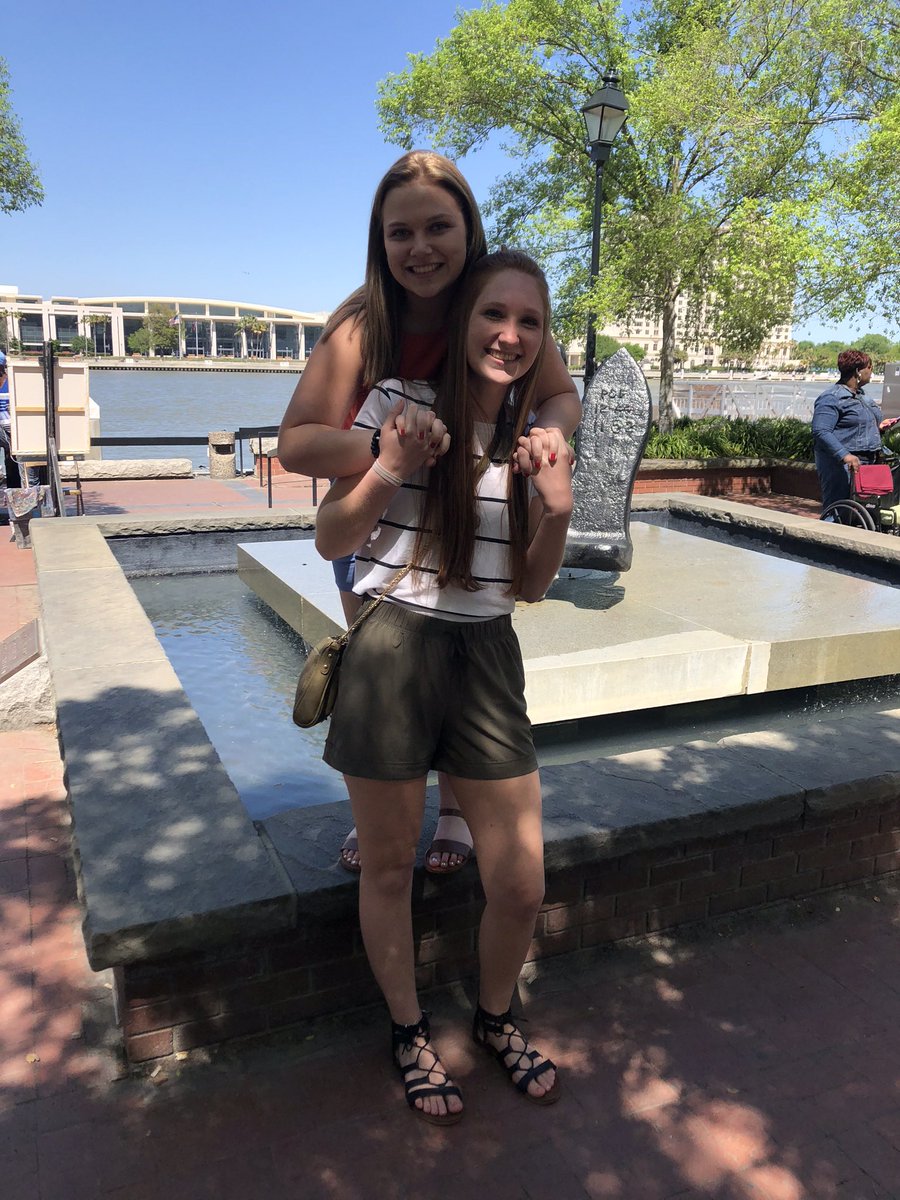 Nicole_ross10's tweet photo. happy birthday @maddie_haskins 🤩💗 I hope 17 treats you so well, can’t wait to make more memories w u😇 love and miss u gf https://t.co/RWRr09ZMOz