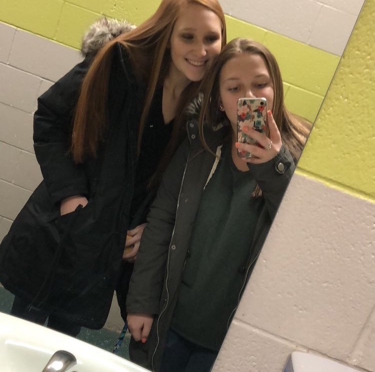Nicole_ross10's tweet photo. happy birthday @maddie_haskins 🤩💗 I hope 17 treats you so well, can’t wait to make more memories w u😇 love and miss u gf https://t.co/RWRr09ZMOz