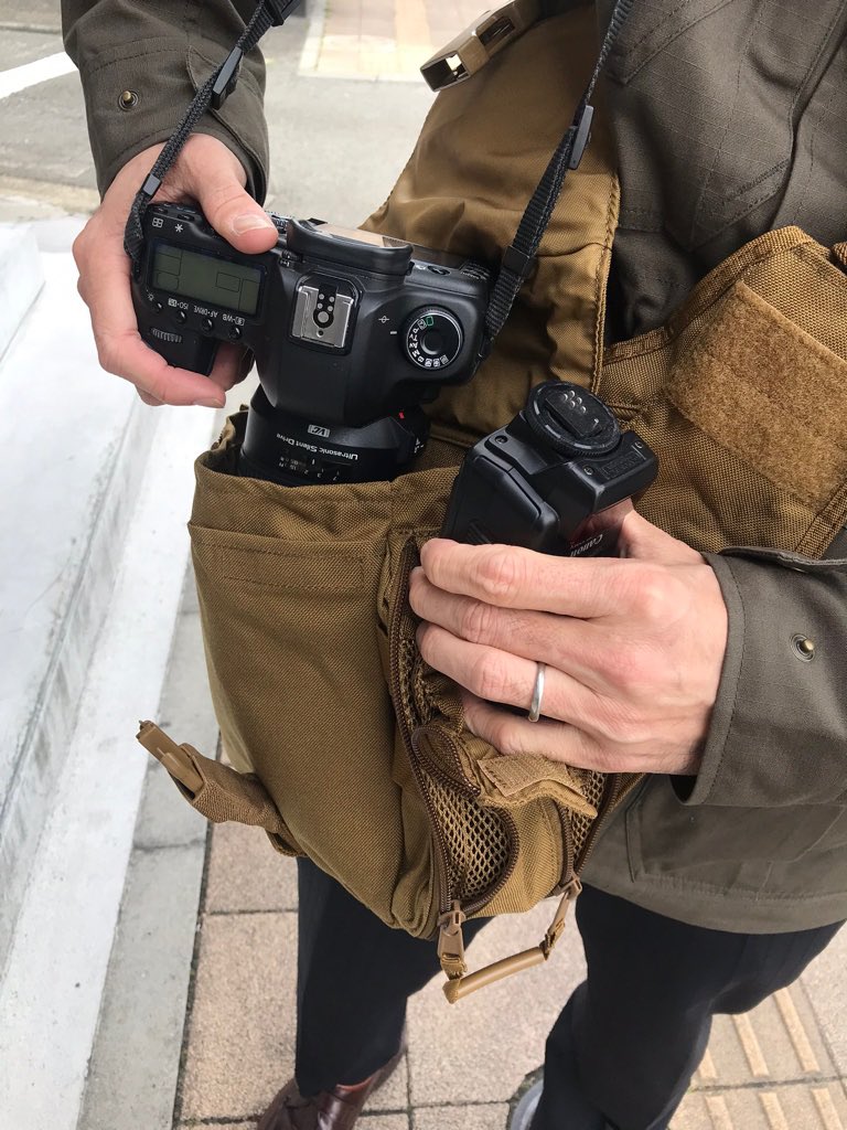 Last Gear ラストギア Twitterissa カメラなどを持ち歩く方にオススメ ショルダーバッグ 持ち運ぶバッグに一眼レフなど全て入れて行動をしたいって思いますよね とくにgwのお出掛けにはカメラを持つ方が多いのではないでしょうか その内容に合ったバッグ