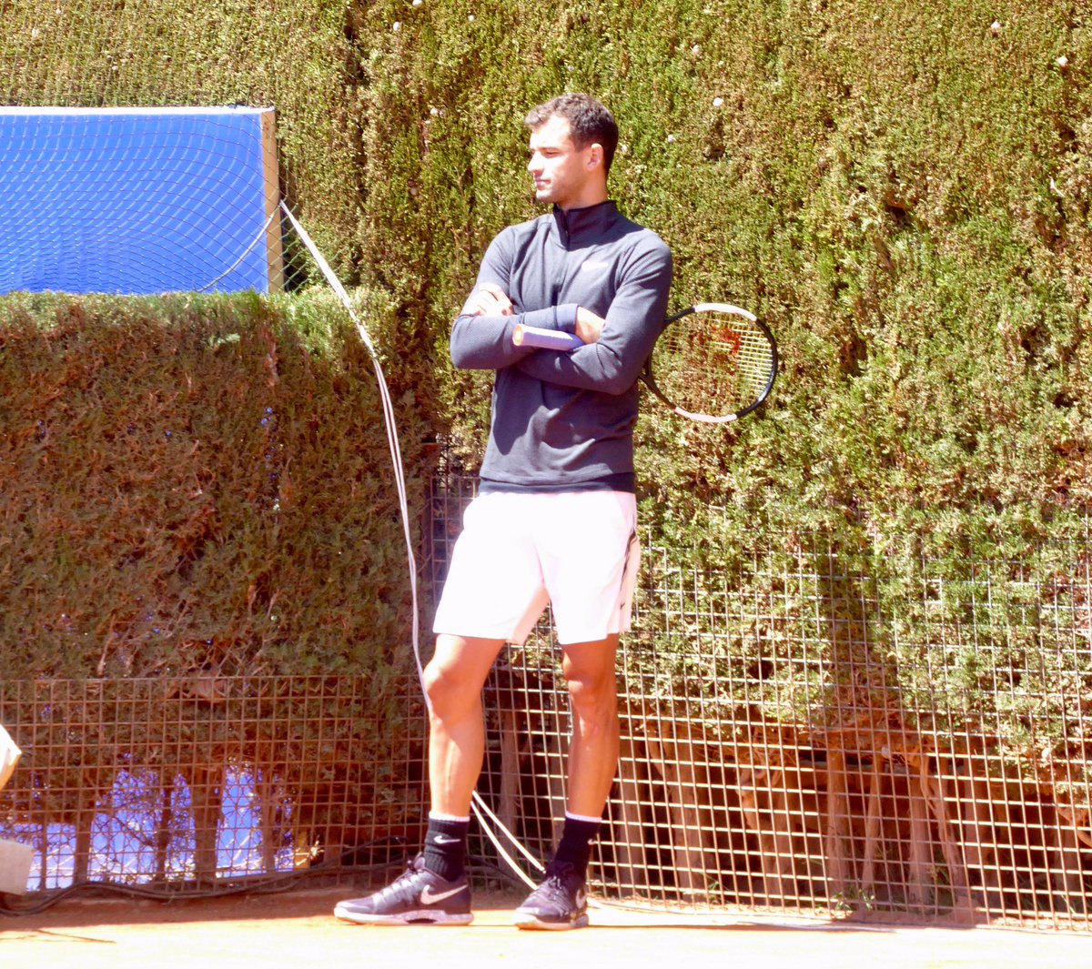 tweenerwinner's tweet photo. Grisha’s full on diva pose waiting for the practice court to be free https://t.co/QxZCzAfAp7
