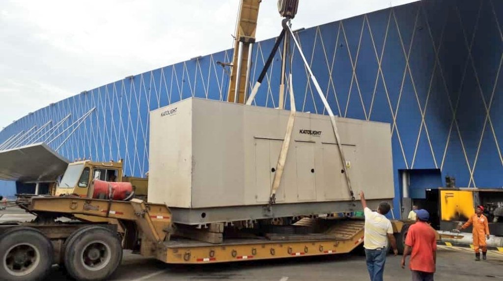 tusambilmcbo's tweet image. #SambilInforma Continuamos trabajando para abrir nuestras puertas al publico en los próximos dias. Desde ayer se recibió la reposición de un nuevo generador eléctrico FOTOS💥#sambilmaracaibo #maracaibo #electricidad