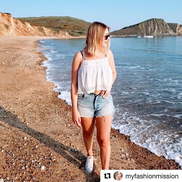 Did you enjoy the amazing weather over the bank holiday weekend? ☀️ It felt like summer here in Dorset! We love this ultra-summery shot of @myfashionmission! Not quite shorts weather today, but let’s cross our fingers for the next bank holiday in just ov… bit.ly/2VhtkqB