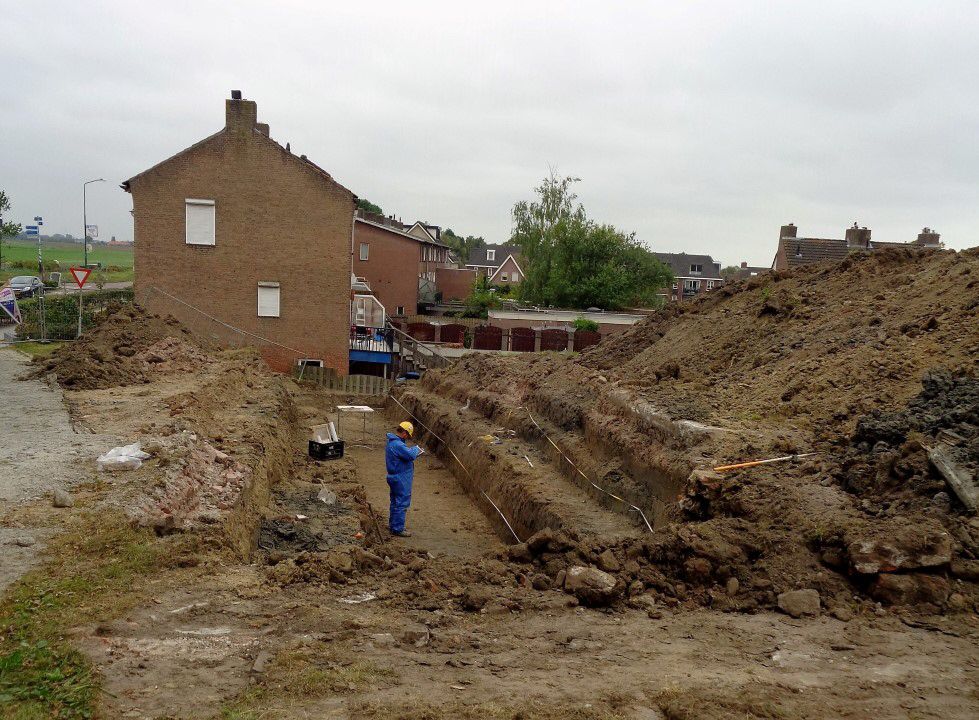 De gemeenteraad heeft besloten om extra geld beschikbaar te stellen om de Bult van Pars in Klundert verder te gaan saneren voor woningbouw. Na aanbesteding worden de saneringswerkzaamheden voortgezet. De planning is om voor het einde van dit jaar de sanering af te ronden.